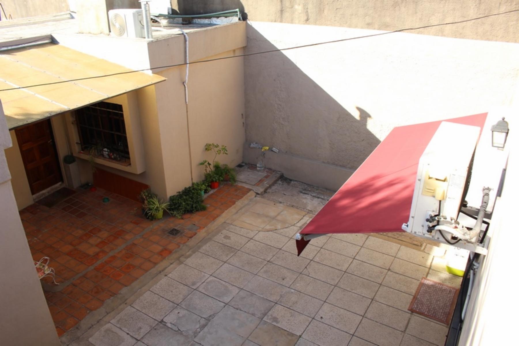CASA AMERICANA EN UNA PLANTA CON DEPTO DE 3 AMB. CONTRAFRENTE — foto 8