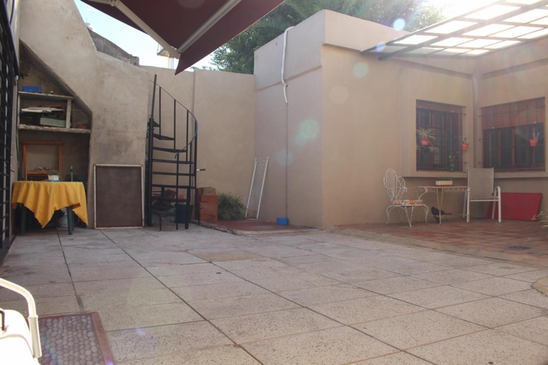 CASA AMERICANA EN UNA PLANTA CON DEPTO DE 3 AMB. CONTRAFRENTE — foto 9