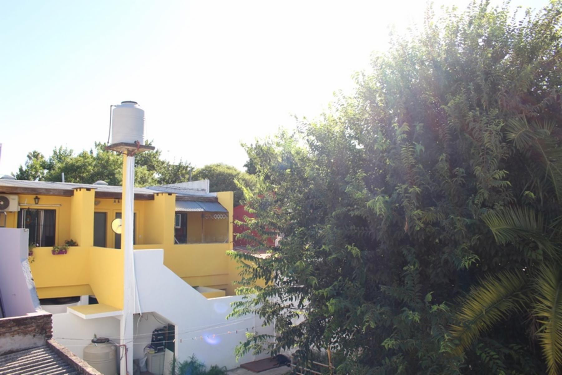 CASA AMERICANA EN UNA PLANTA CON DEPTO DE 3 AMB. CONTRAFRENTE — foto 10
