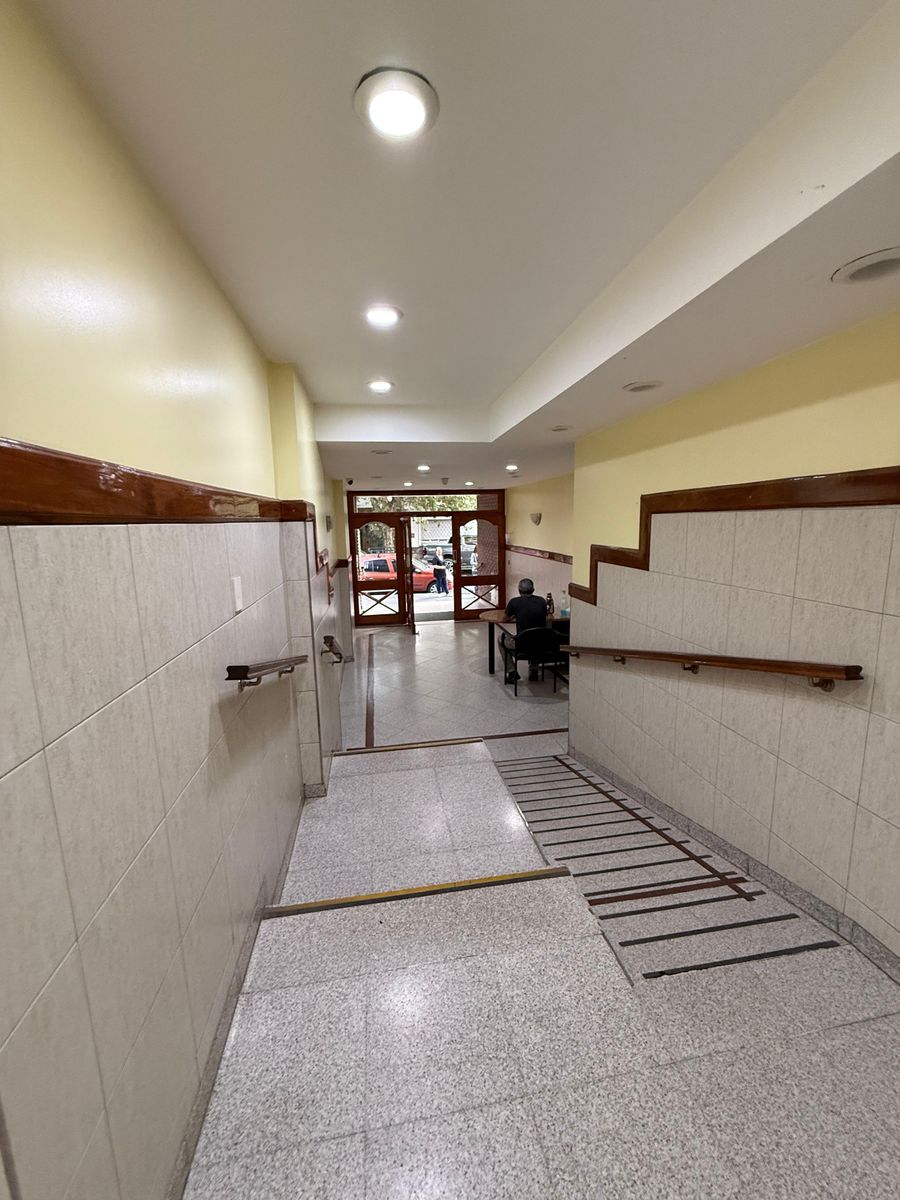 Departamento de 2 Amb. En Edificio de Altura - 2