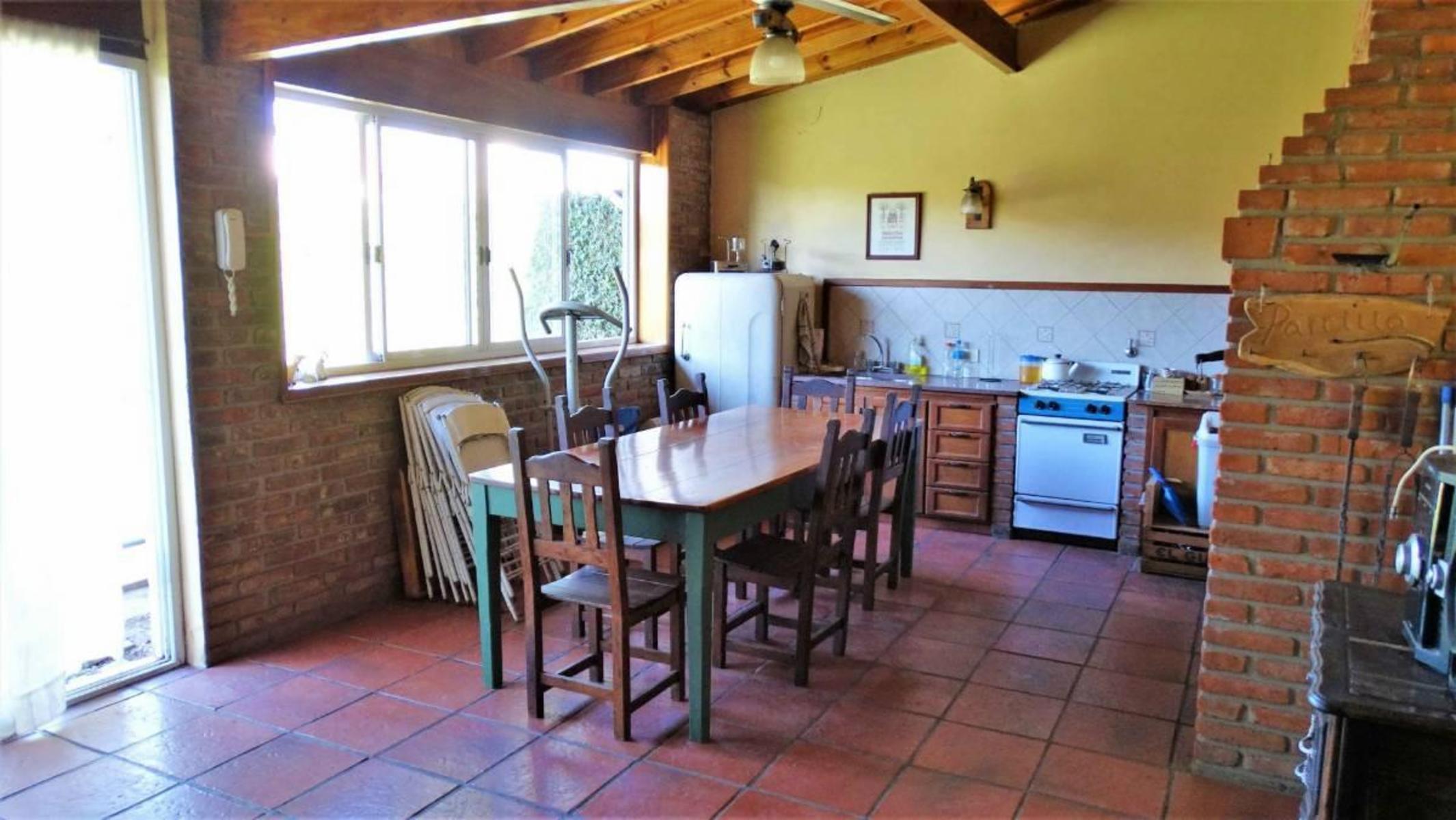 Casa en venta Ituzaingó con quincho y piscina
