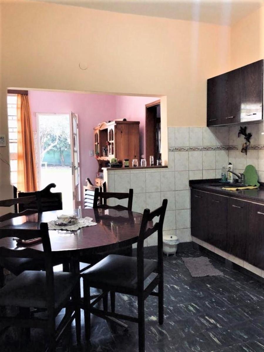 Casa en venta Ituzaingó con amplio parque — foto 4