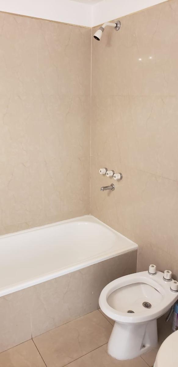 TODO LO QUE BUSCAS: SEMIPISO 2 1/2 AMB 60 M2, BALCON CORRIDO, COCHERA Y PISCINA, APTO PROFESIONAL — foto 5
