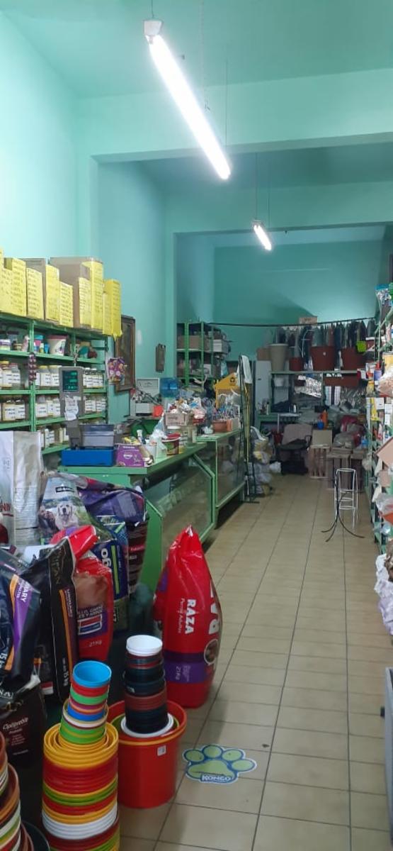 VENDE: GRANDE LOCAL EN VILLA GENERAL MITRE CON BAULERA - 3