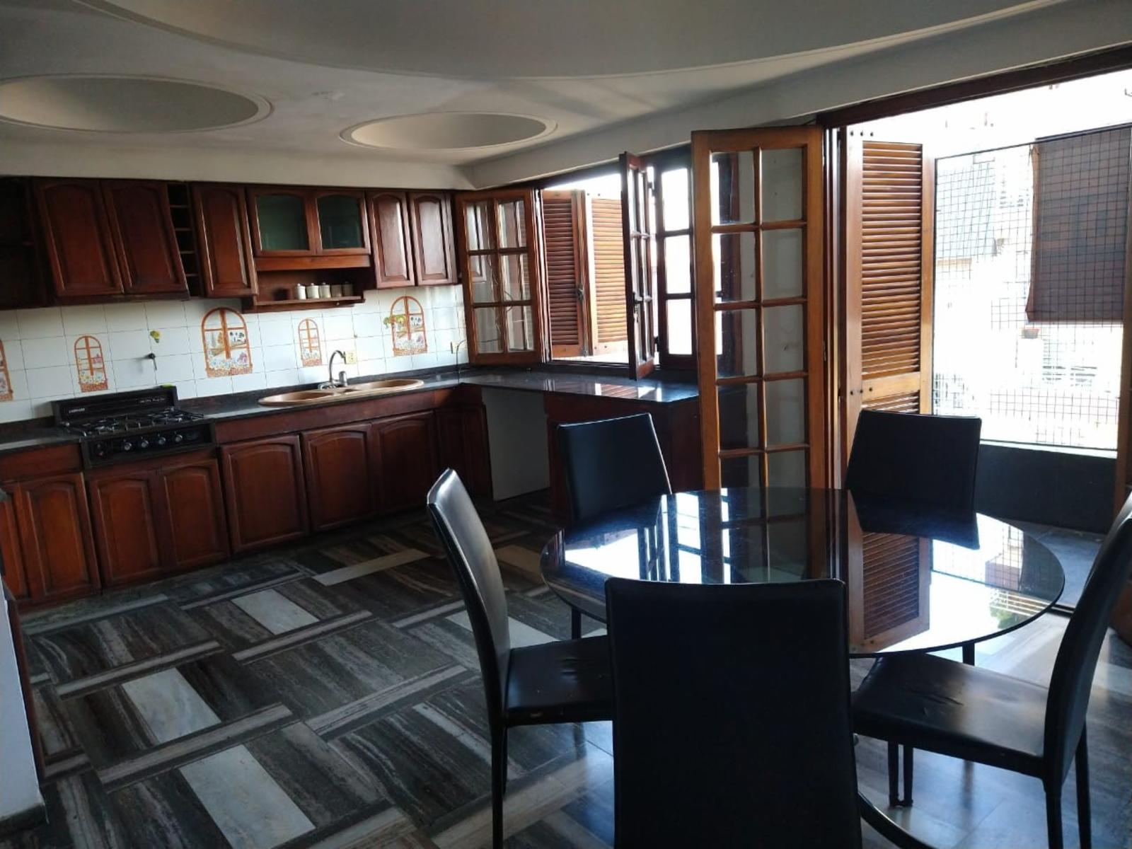 MUY LINDO 3 AMB AL FRENTE CON BALCON, TERRAZA, LAVADERO, PARRILLA. MUY AMPLIO Y LUMINOSO