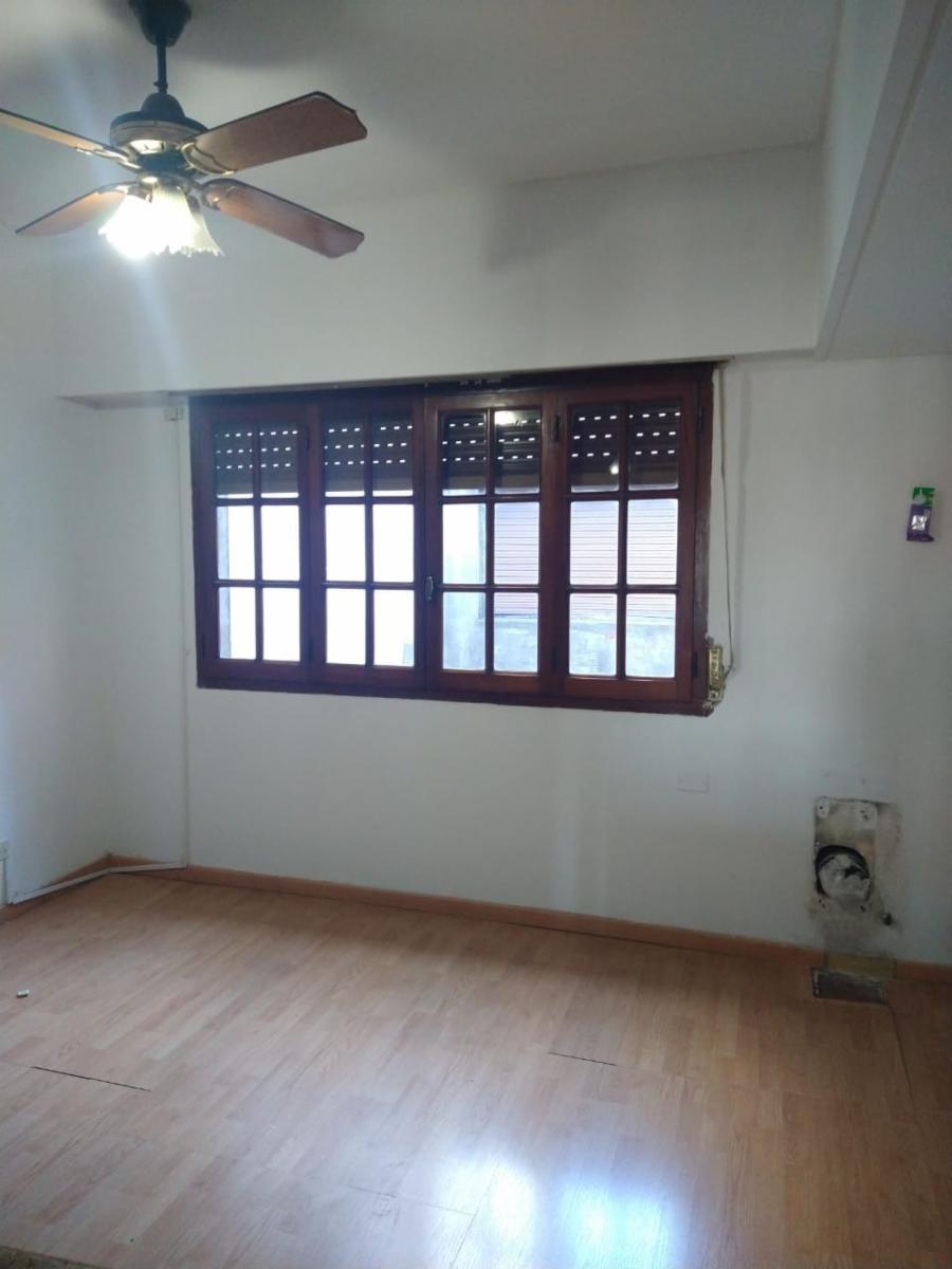 MUY LINDO 3 AMB AL FRENTE CON BALCON, TERRAZA, LAVADERO, PARRILLA. MUY AMPLIO Y LUMINOSO — foto 7