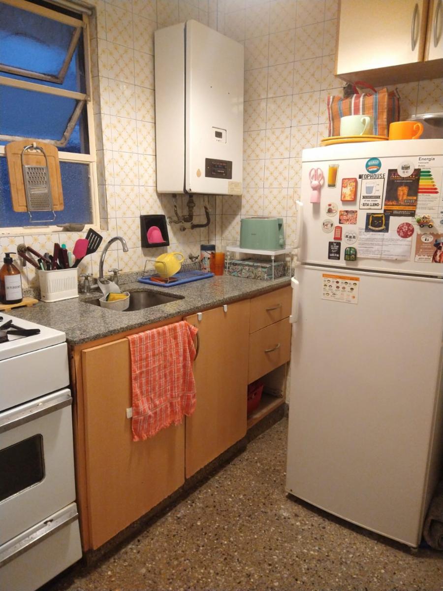 Vende Dpto Monoambiente Con Balcon Al Frente Y Cocina Separada — foto 3