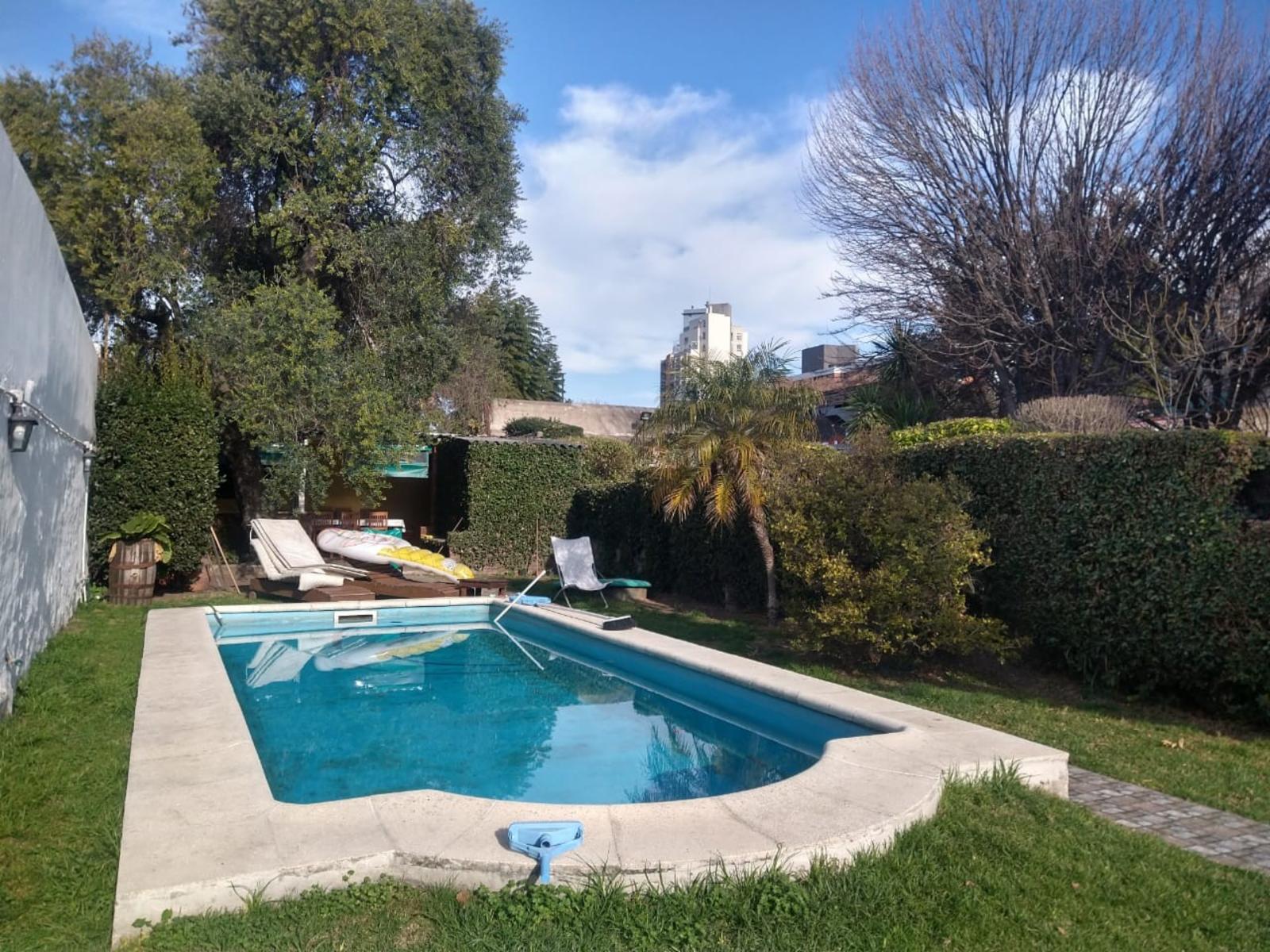 Vende Hermosa Casa 4 Amb Con Parque, Quincho, Pileta Y Cochera - 1