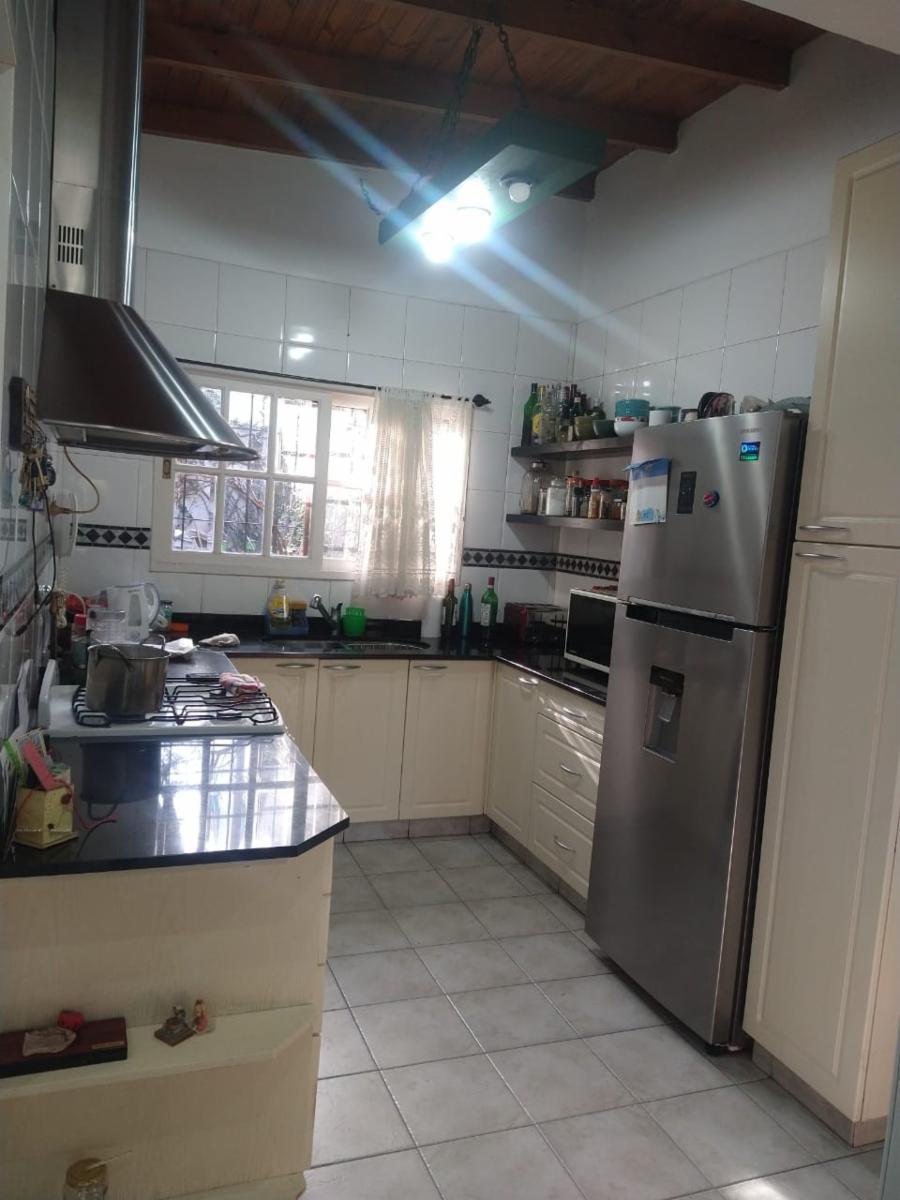 Vende Hermosa Casa 4 Amb Con Parque, Quincho, Pileta Y Cochera - 3