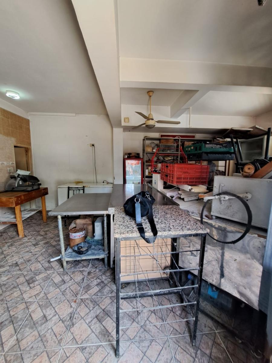 VENDE LOCAL EN ESQUINA EN VILLA GERAL MITRE CON MOBILIARIO - 2
