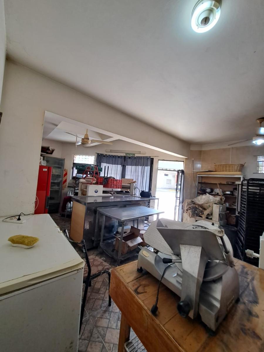 VENDE LOCAL EN ESQUINA EN VILLA GERAL MITRE CON MOBILIARIO - 3