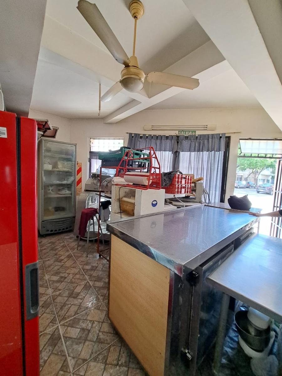VENDE LOCAL EN ESQUINA EN VILLA GERAL MITRE CON MOBILIARIO - 13