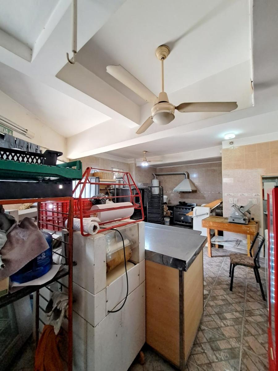 VENDE LOCAL EN ESQUINA EN VILLA GERAL MITRE CON MOBILIARIO - 17