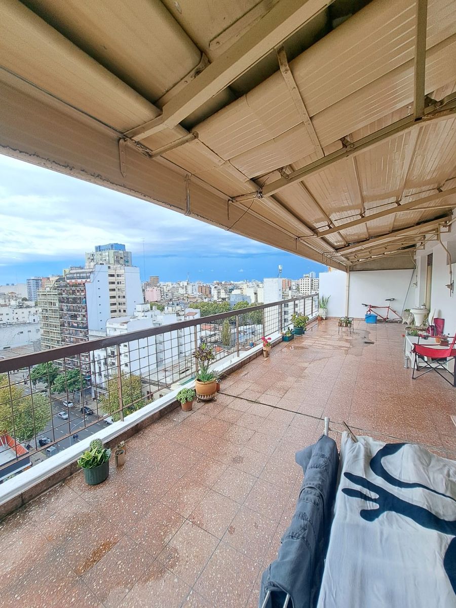 Vende Departamento 2 Ambientes con Balcon Terraza.