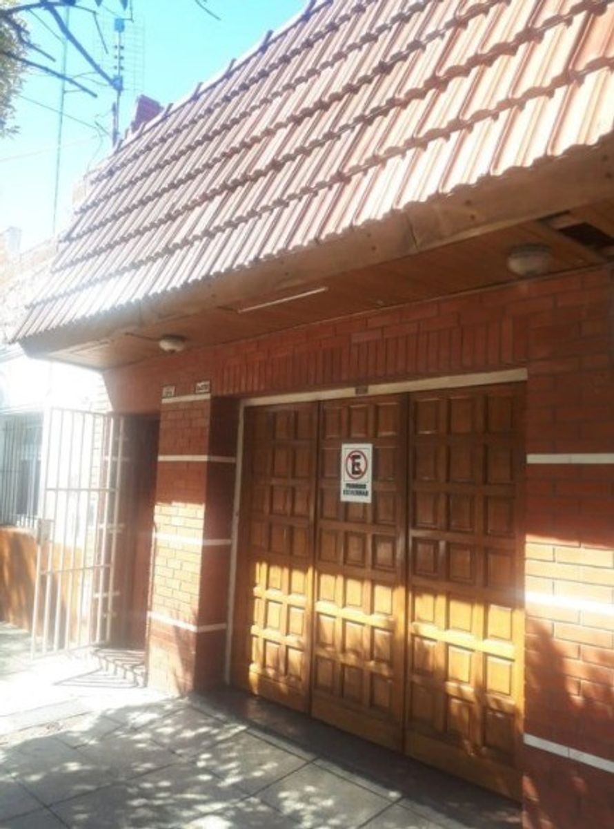 VENDE CASA LOTE PROPIO EN MATADEROS