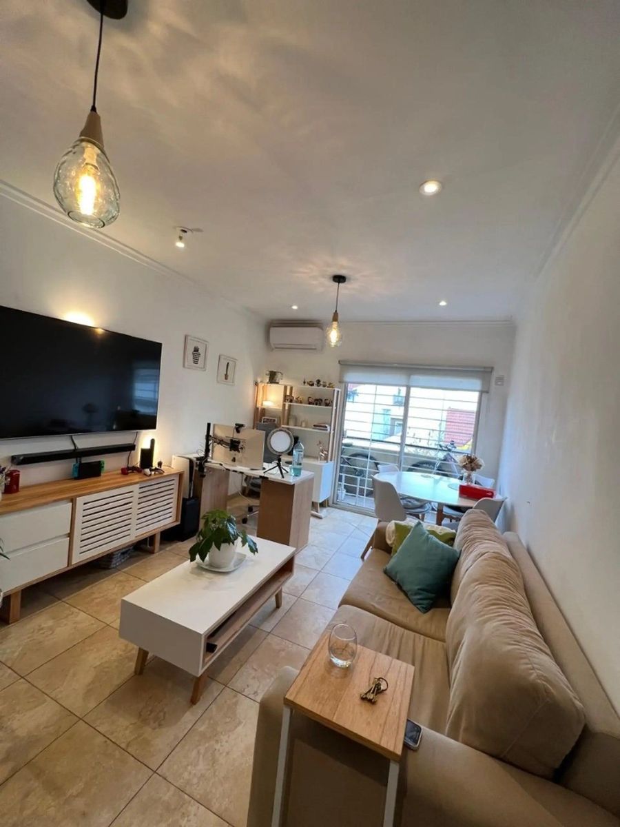 VENDE DEPTO 2 AMBIENTES CON BALCON AL FRENTE EN DEVOTO