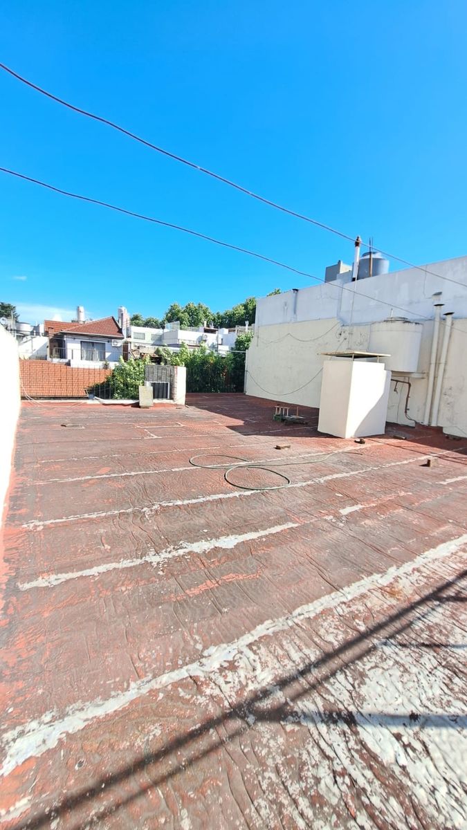 VENDE HERMOSA CASA, LOTE PORPIO EN VILLA GRAL MITRE - 9
