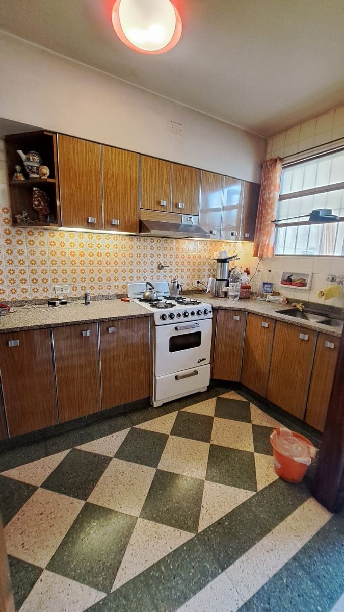 VENDE HERMOSA CASA, LOTE PORPIO EN VILLA GRAL MITRE - 11