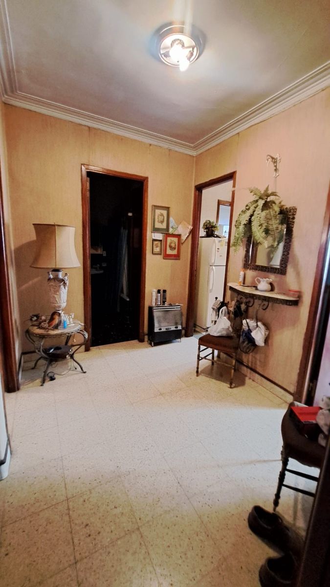 VENDE HERMOSA CASA, LOTE PORPIO EN VILLA GRAL MITRE - 13