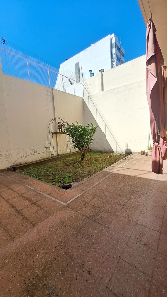 VENDE HERMOSA CASA, LOTE PORPIO EN VILLA GRAL MITRE - 14