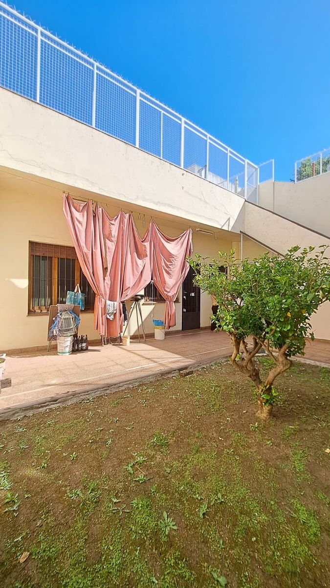 VENDE HERMOSA CASA, LOTE PORPIO EN VILLA GRAL MITRE - 21