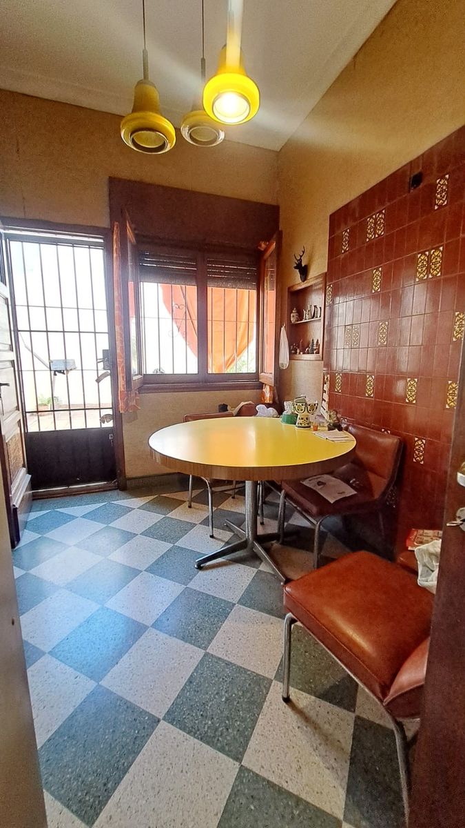 VENDE HERMOSA CASA, LOTE PORPIO EN VILLA GRAL MITRE - 24