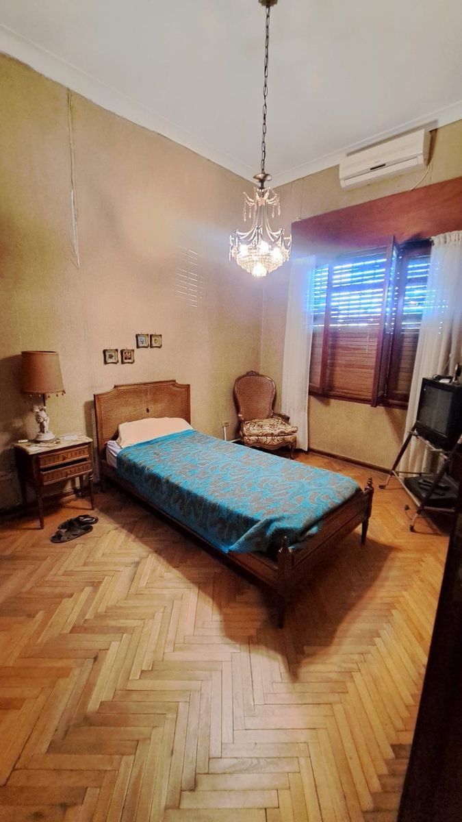 VENDE HERMOSA CASA, LOTE PORPIO EN VILLA GRAL MITRE - 25