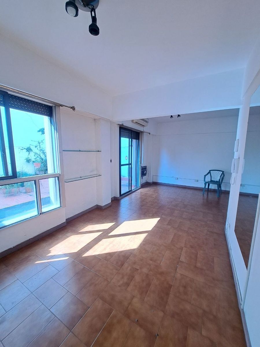 VENDE MONOAMBIENTE CON GRAN PATIO — foto 3