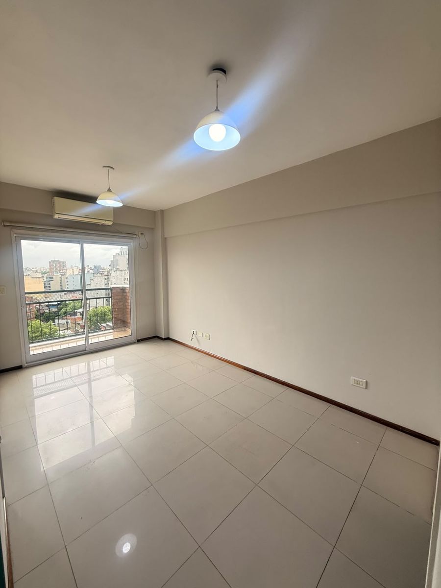 VENDE 2 AMBIENTES CON BALCON AL FRENTE EN PISO 10 - PATERNAL - 3