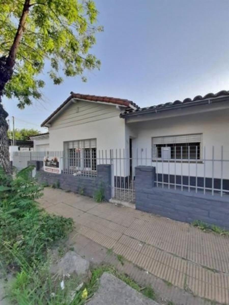 Excelente chalet de 3 ambientes sobre lote propio. Permuta