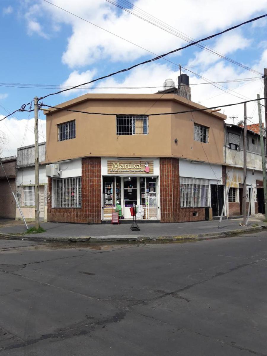 Excelente local comercial + piso de 3 ambientes