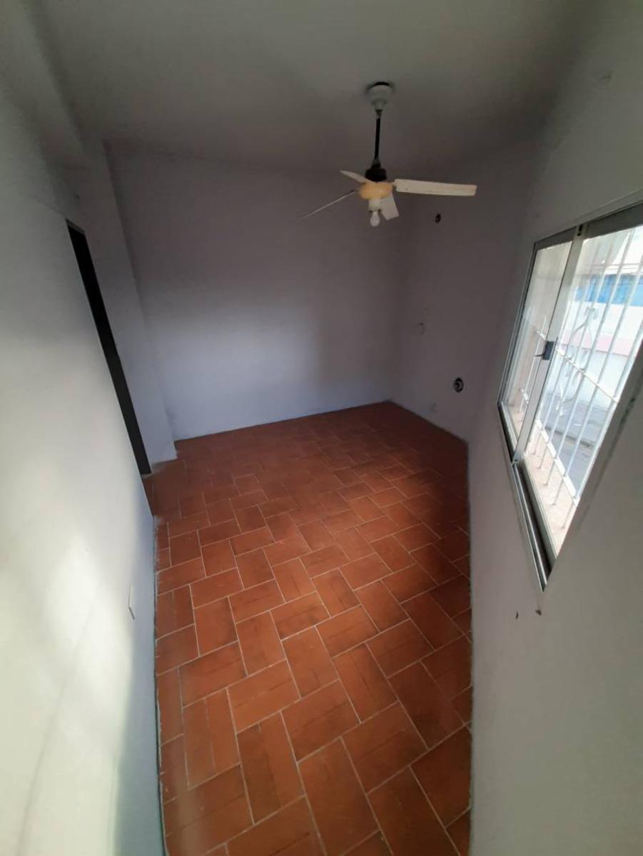 Excelente local comercial + piso de 3 ambientes — foto 8