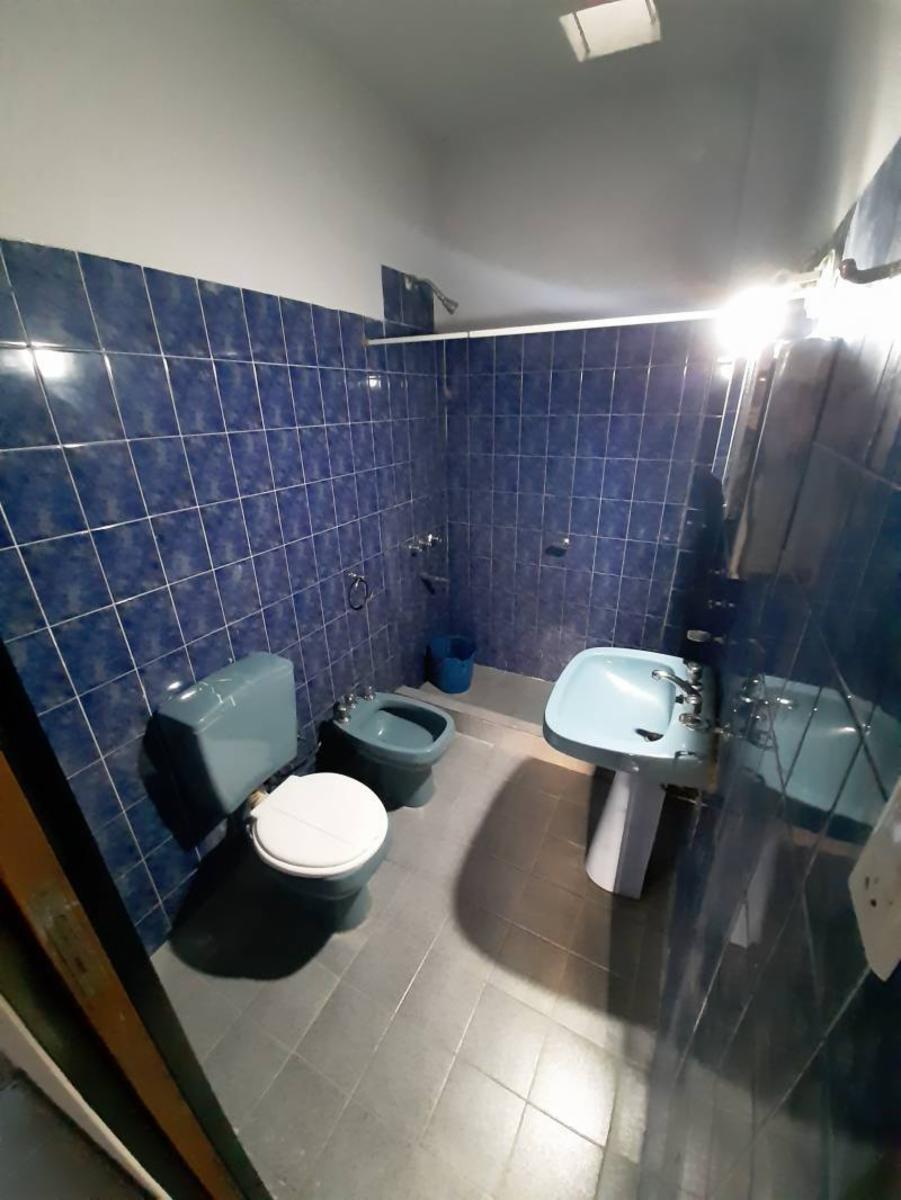 Excelente local comercial + piso de 3 ambientes — foto 9