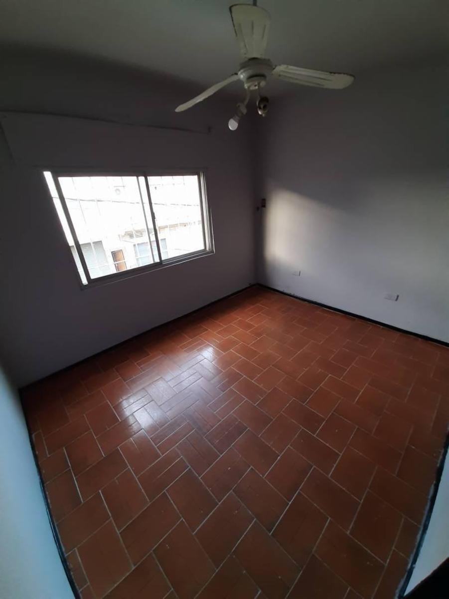 Excelente local comercial + piso de 3 ambientes — foto 11