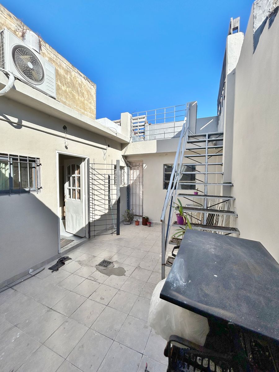 PH de 3 ambientes en venta. La Tablada