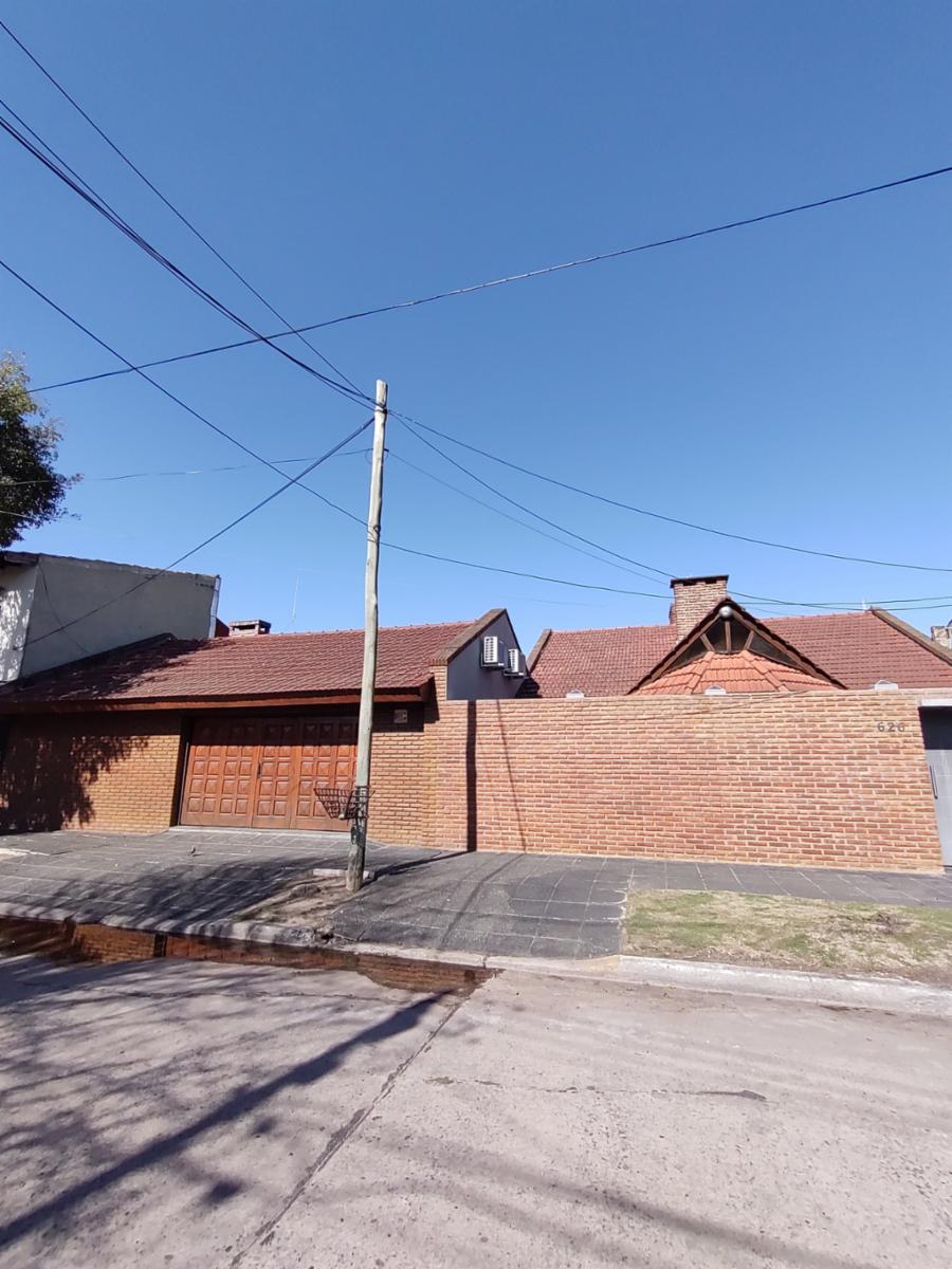 Excelente chalet sobre 2 lotes. San Antonio de Padua — foto 2