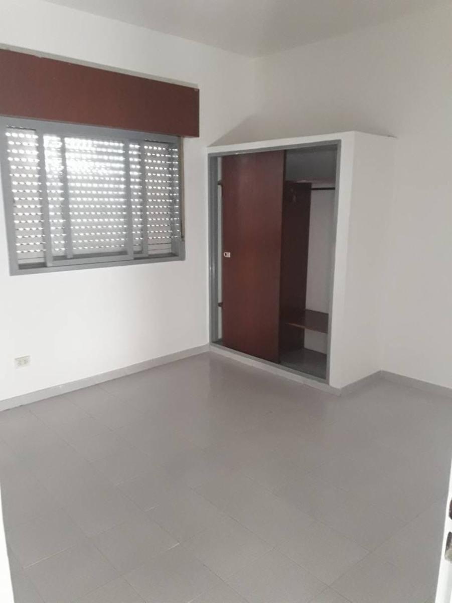 Excelente Departamento de 3 ambientes. La Tablada - 2