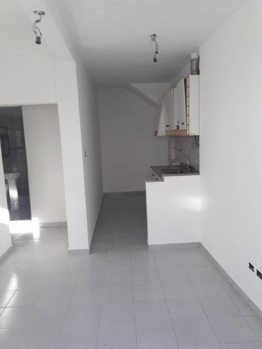 Excelente Departamento de 3 ambientes. La Tablada - 4