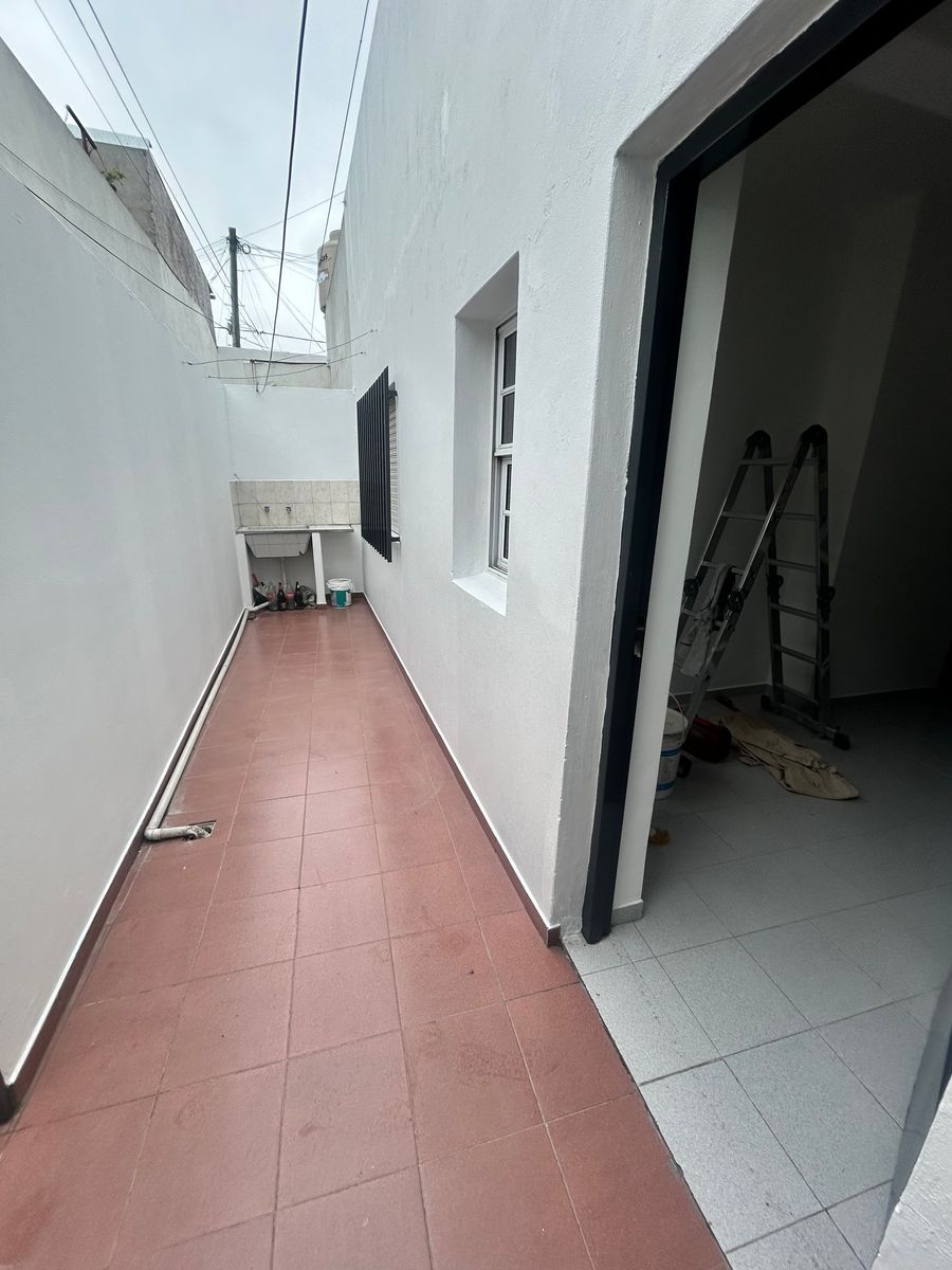 Excelente Departamento de 3 ambientes. La Tablada - 2