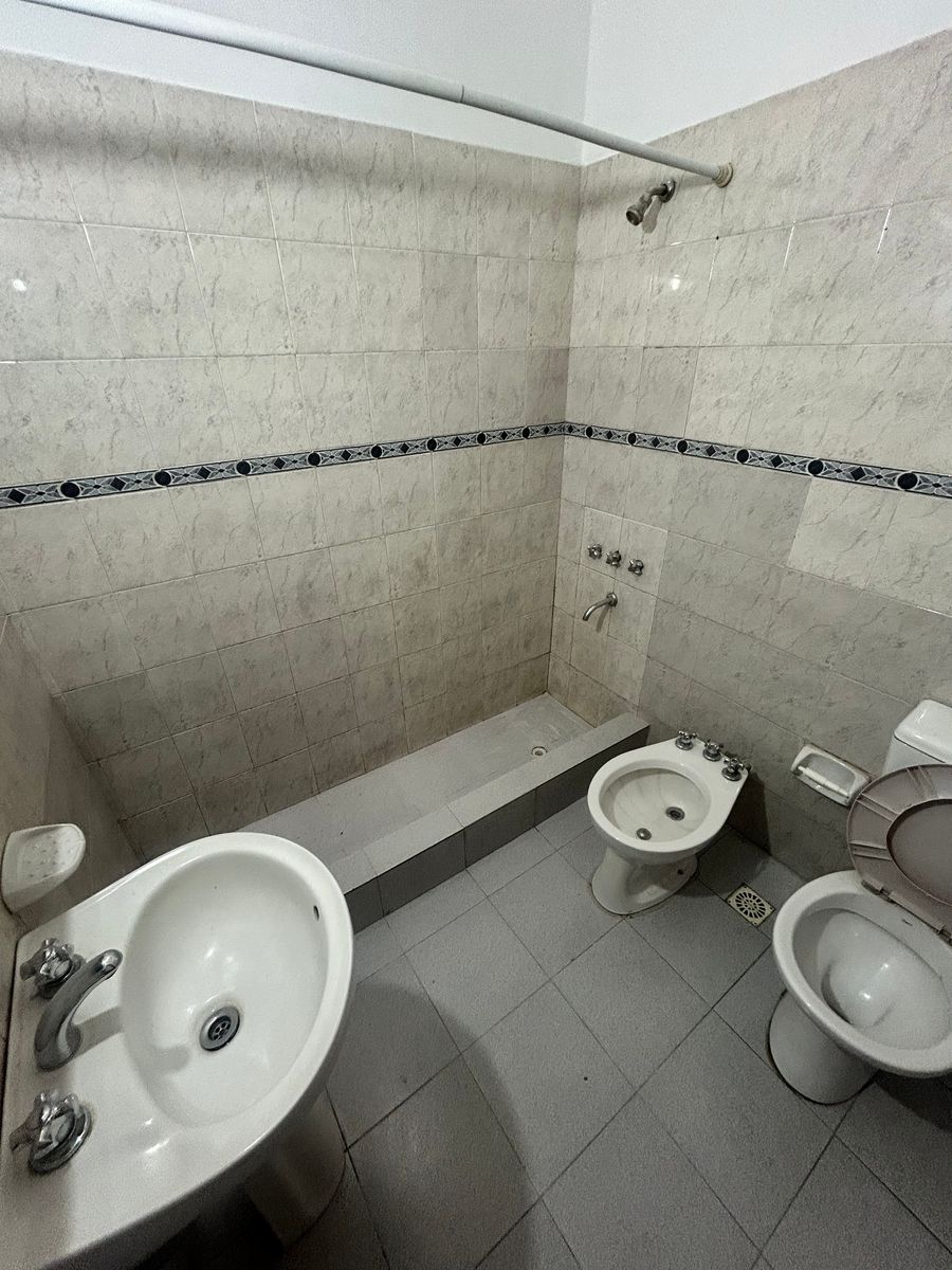 Excelente Departamento de 3 ambientes. La Tablada - 12