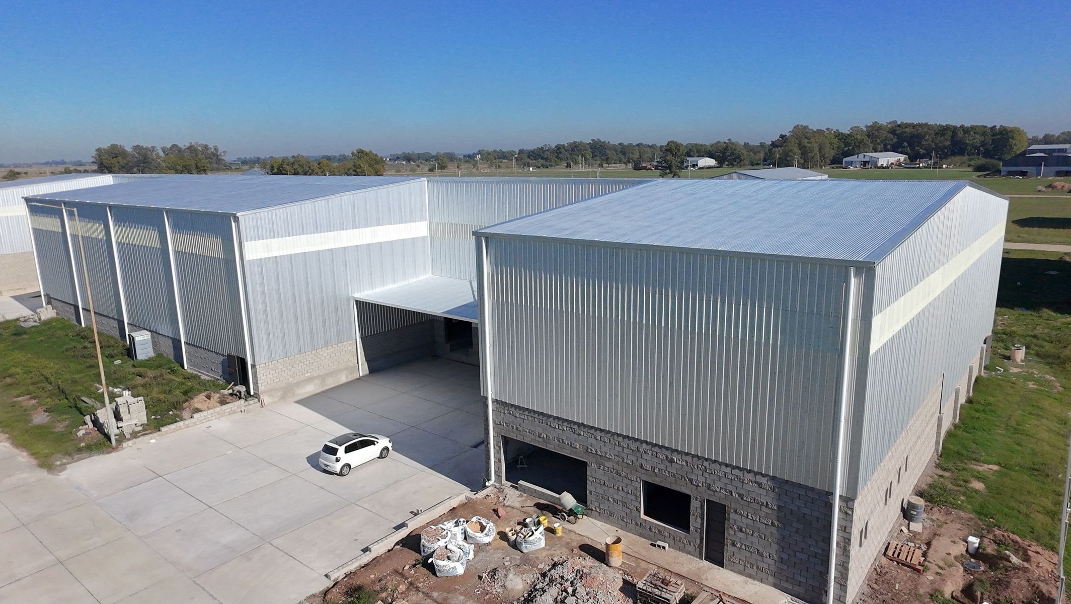 Excelente nave Industrial de 3600 mts2 en parque industrial. San Vivcente - 1