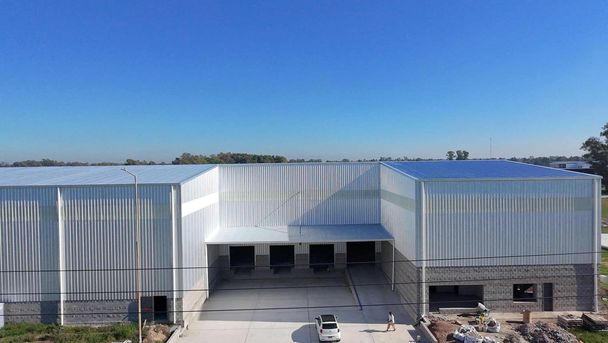 Excelente nave Industrial de 3600 mts2 en parque industrial. San Vivcente - 3