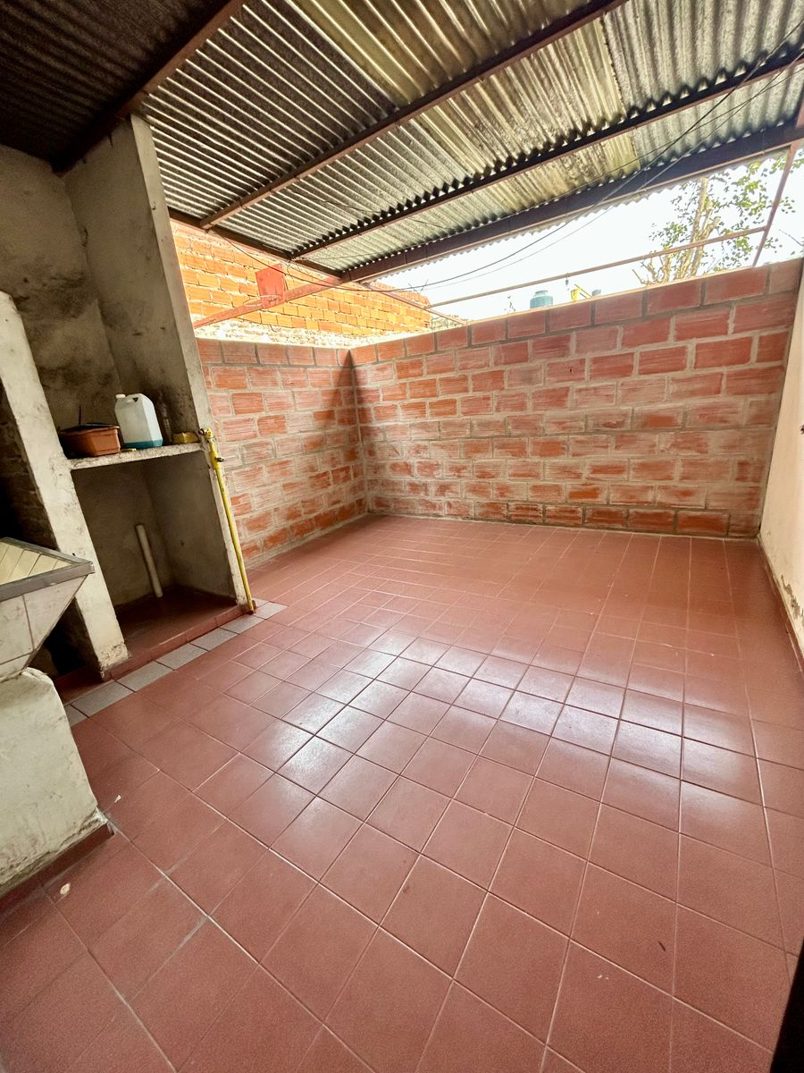 Casa sobre lote propio en alquiler. San Justo - 6