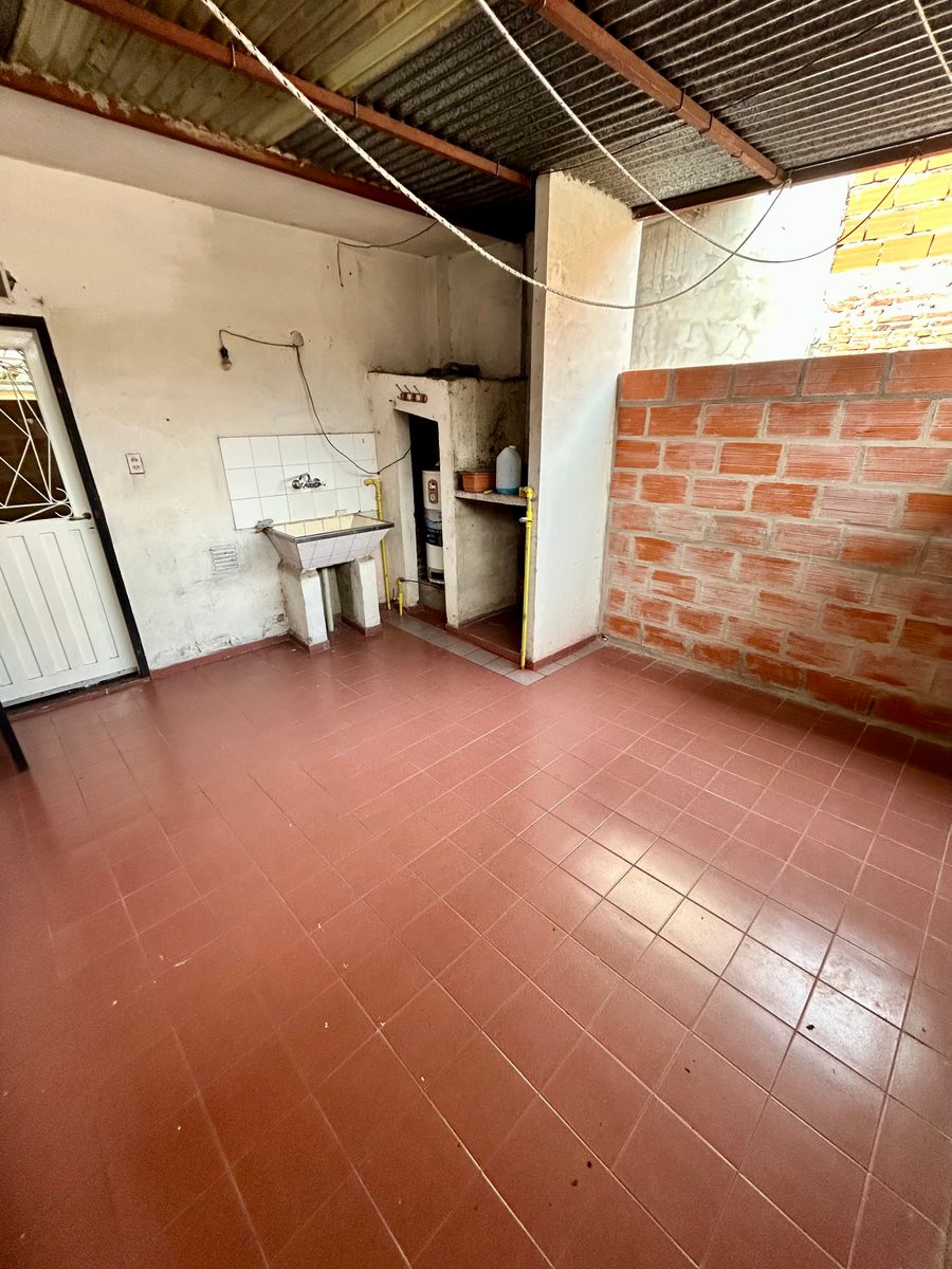 Casa sobre lote propio en alquiler. San Justo - 7