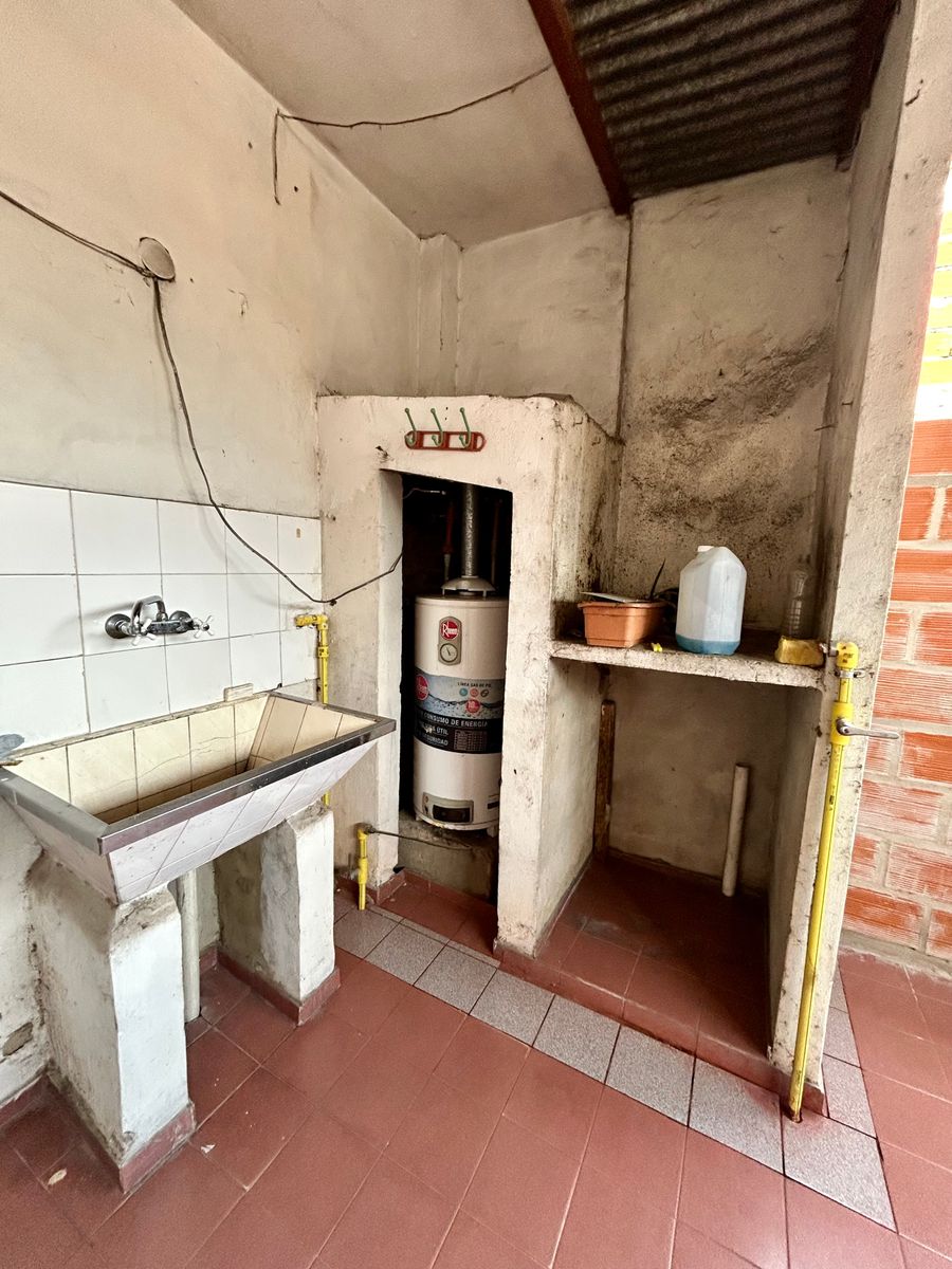 Casa sobre lote propio en alquiler. San Justo - 8
