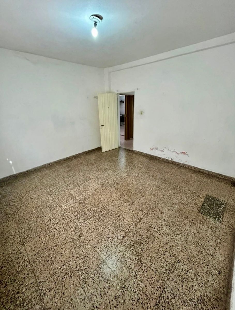 Casa sobre lote propio en alquiler. San Justo - 14