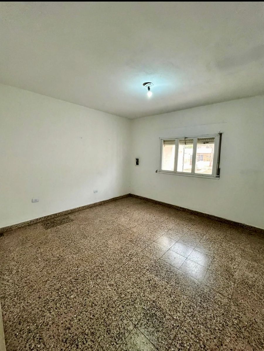 Casa sobre lote propio en alquiler. San Justo - 15