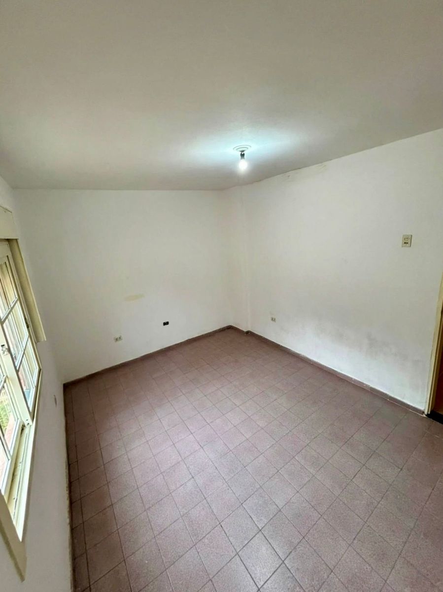 Casa sobre lote propio en alquiler. San Justo - 16