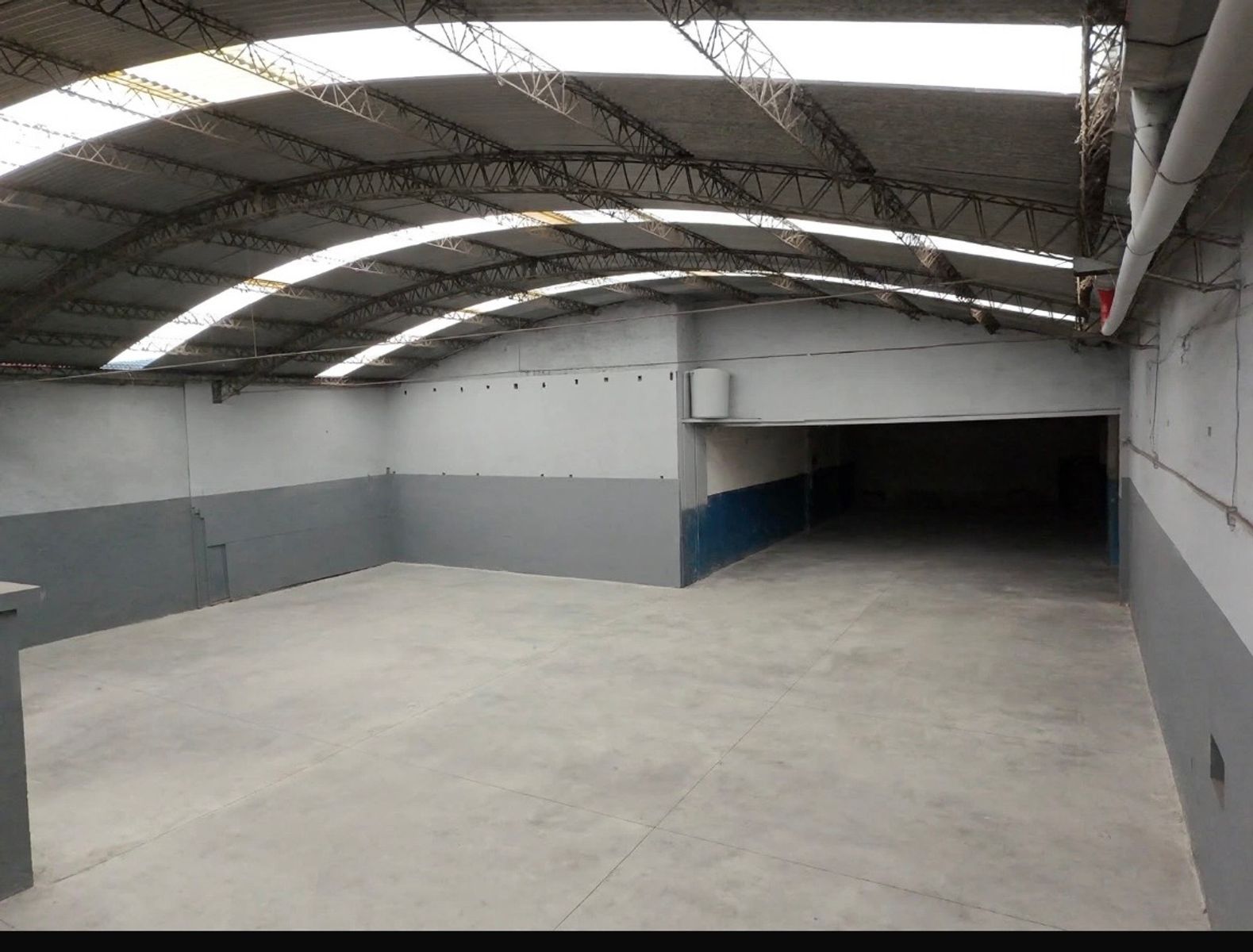 Alquiler depósito Industrial + oficinas y showrrom. Zonificación U2B. — foto 4
