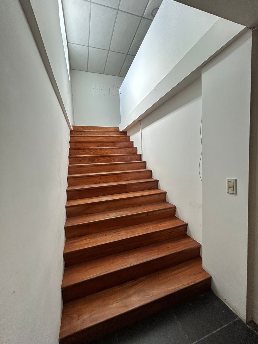 Alquiler depósito Industrial + oficinas y showrrom. Zonificación U2B. — foto 9